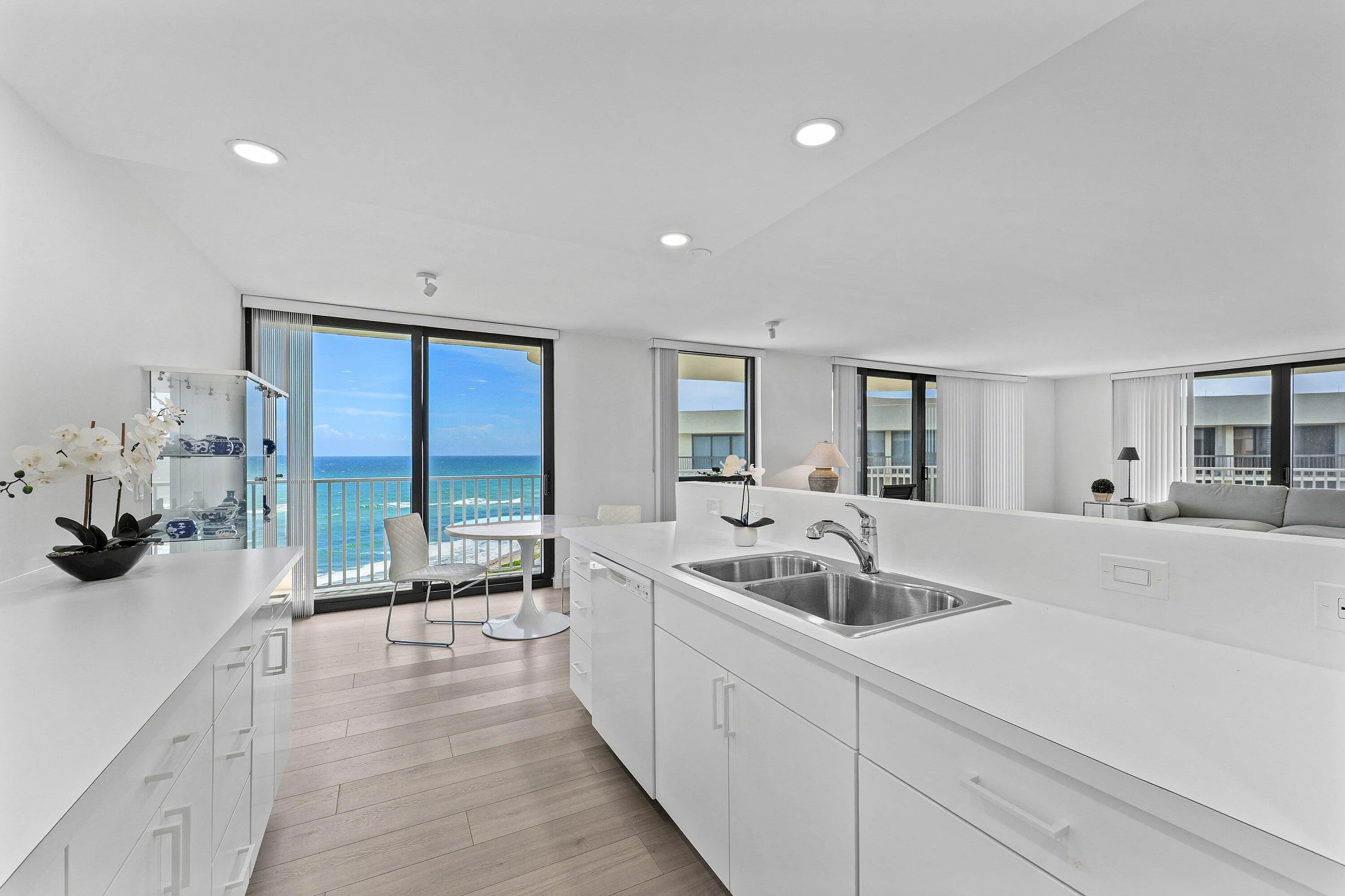006 Kitchen