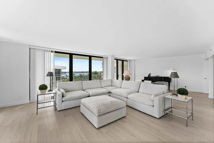 Great room (facing Intracoastal, west)