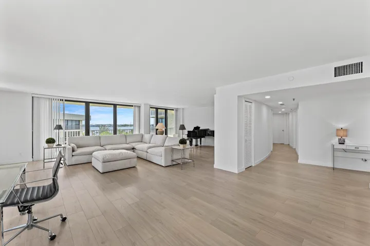 Great room (facing Intracoastal, west)
