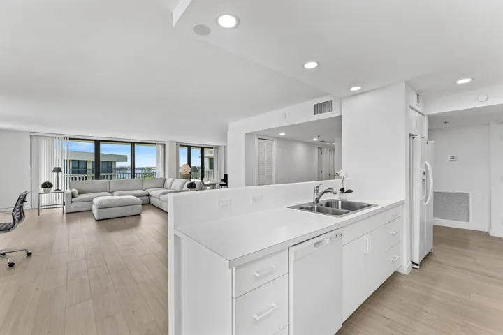 009 Kitchen and dining