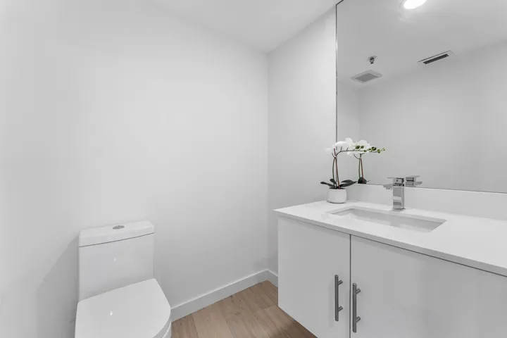 026 Powder room