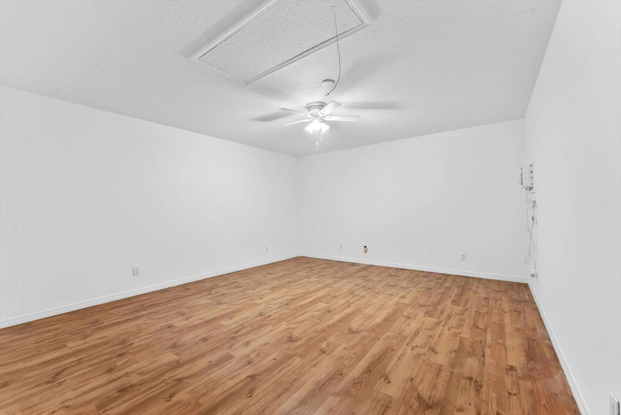 Bonus Room / Den