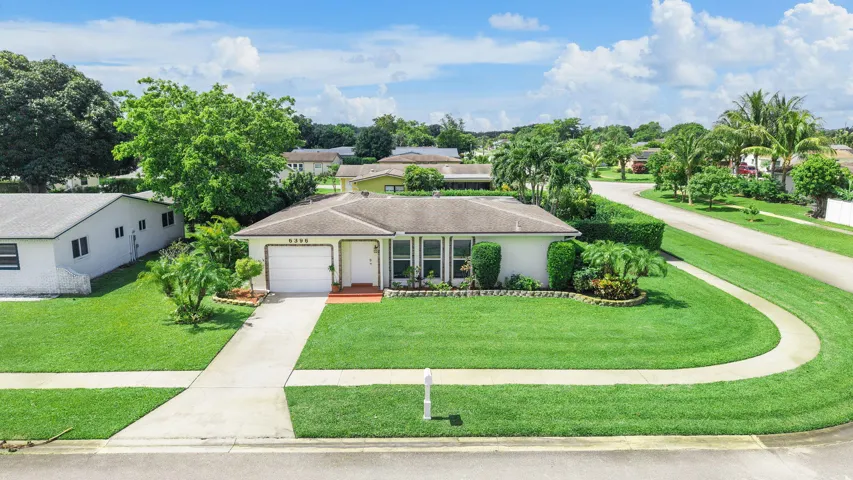 Corner lot privacy surrounding with hedges