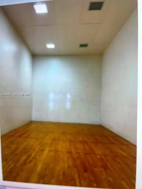 Squash - basketball court