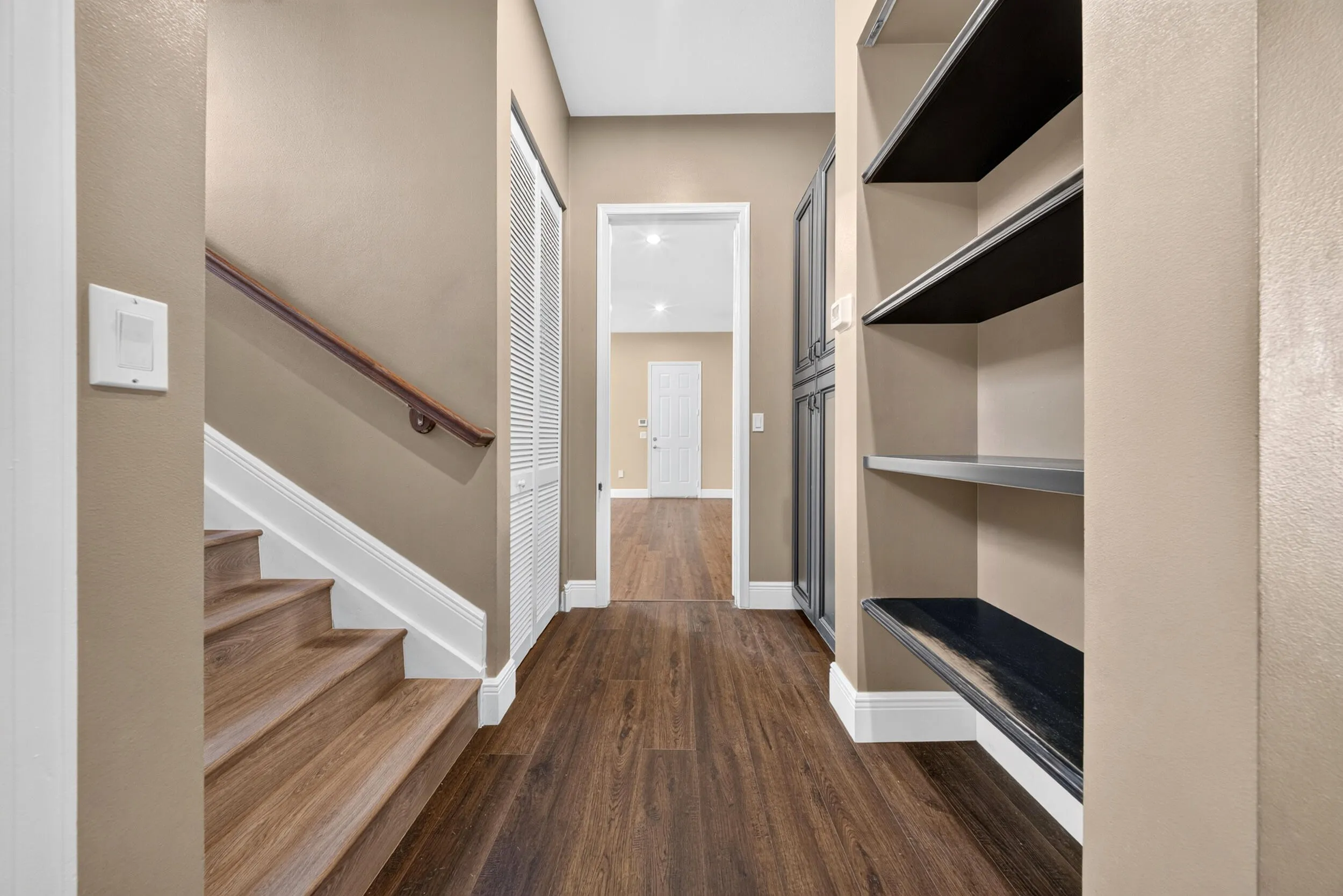 046_Hallway