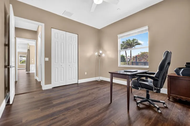 044_Office_4