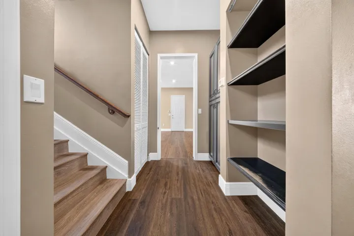 046_Hallway