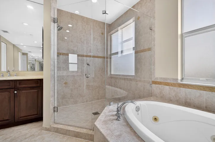 066_Primary_Bathroom_2