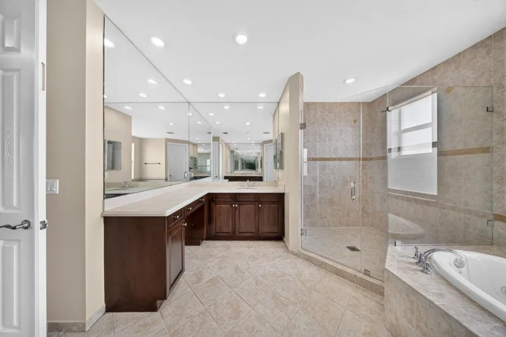 067_Primary_Bathroom_3