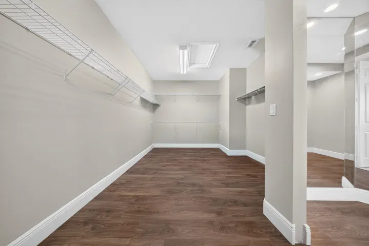 064_Primary_Closet_2
