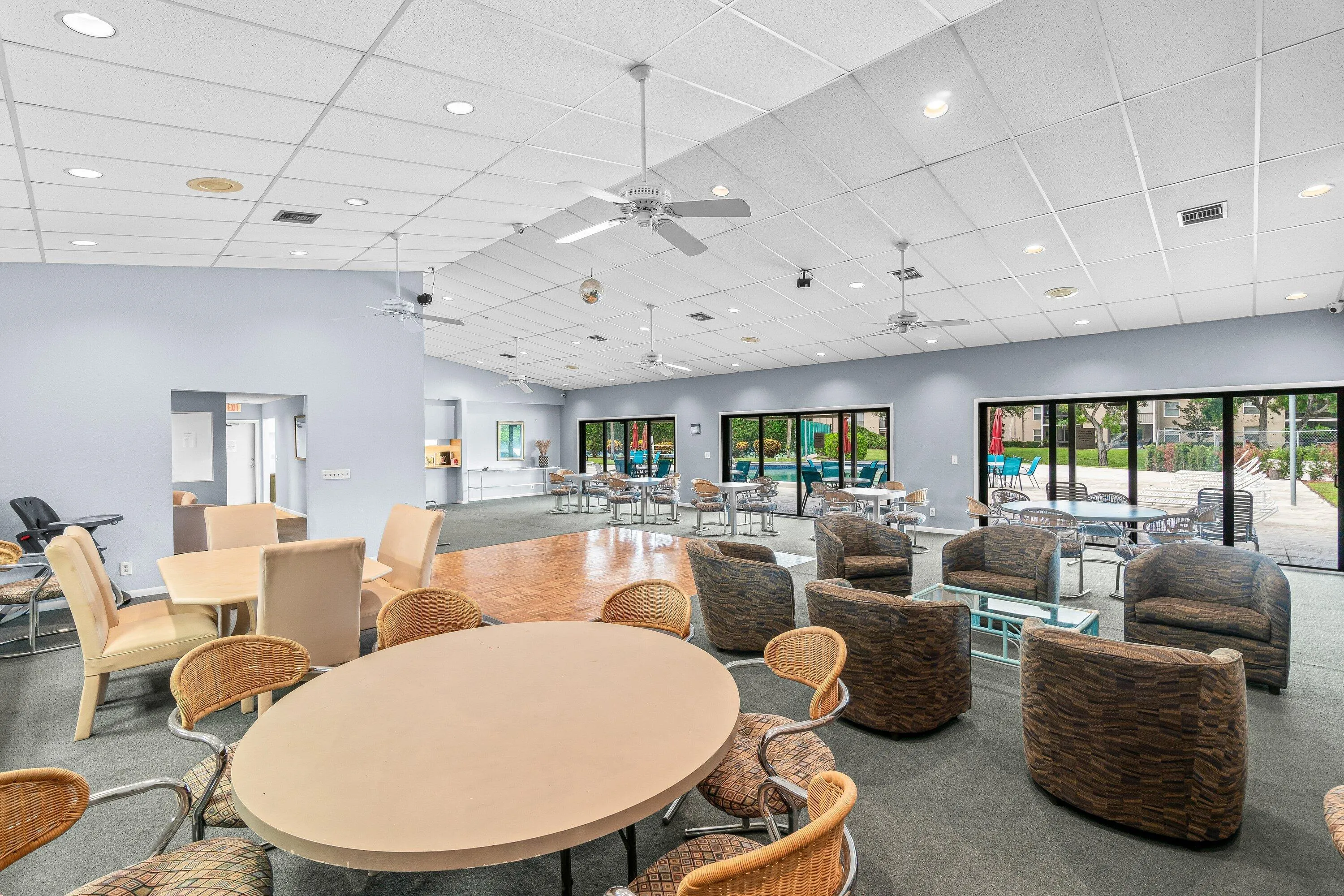 Lago Community room
