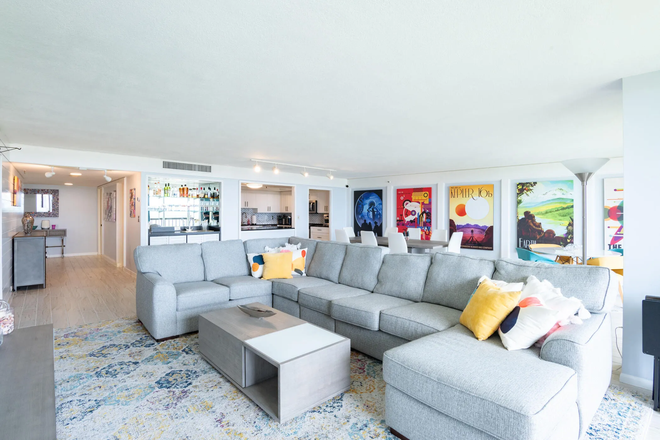 © Clark-2450 Presidential Way 1450-023