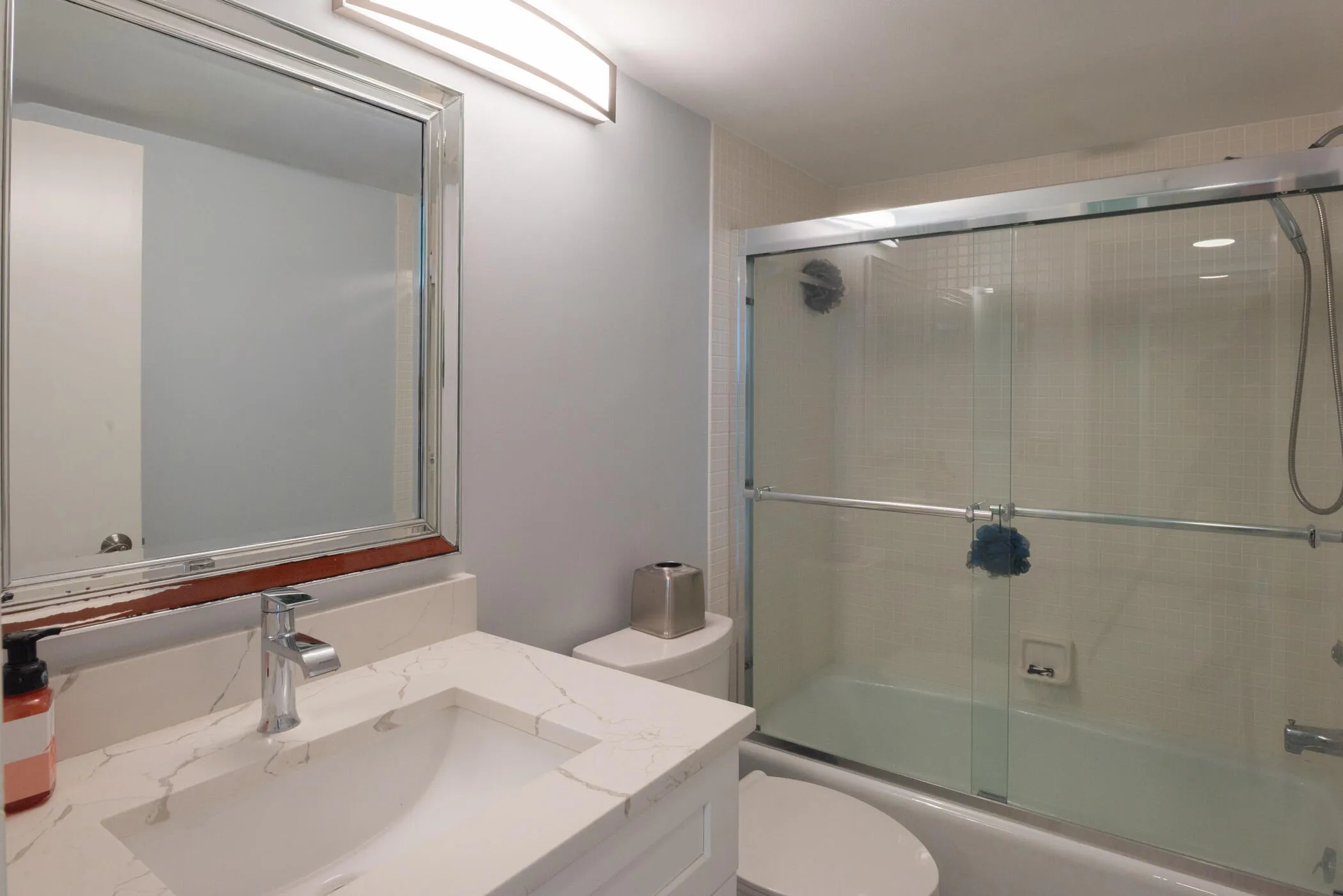 © Clark-2450 Presidential Way 1450-040