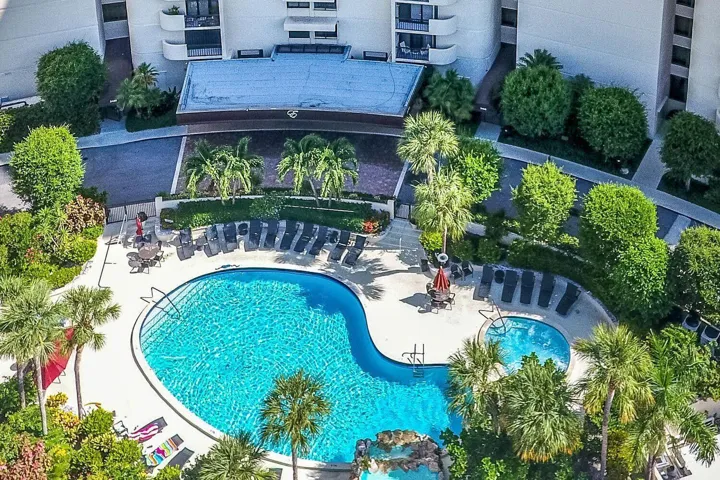 Envoy Pool2