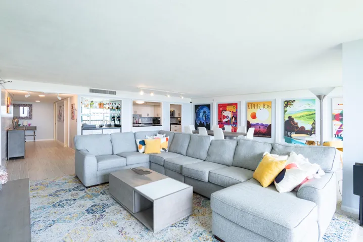 © Clark-2450 Presidential Way 1450-023