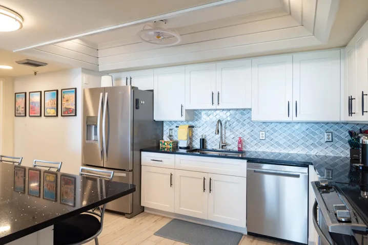 © Clark-2450 Presidential Way 1450-027