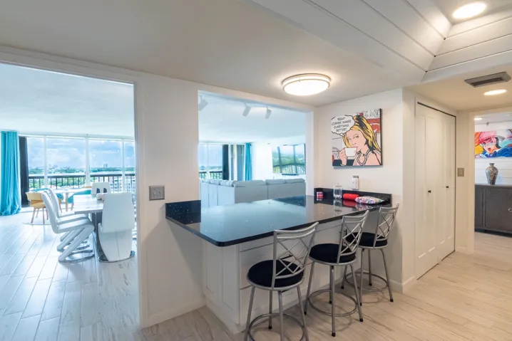 © Clark-2450 Presidential Way 1450-030