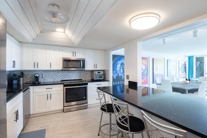 © Clark-2450 Presidential Way 1450-029