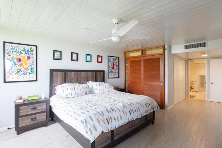© Clark-2450 Presidential Way 1450-034