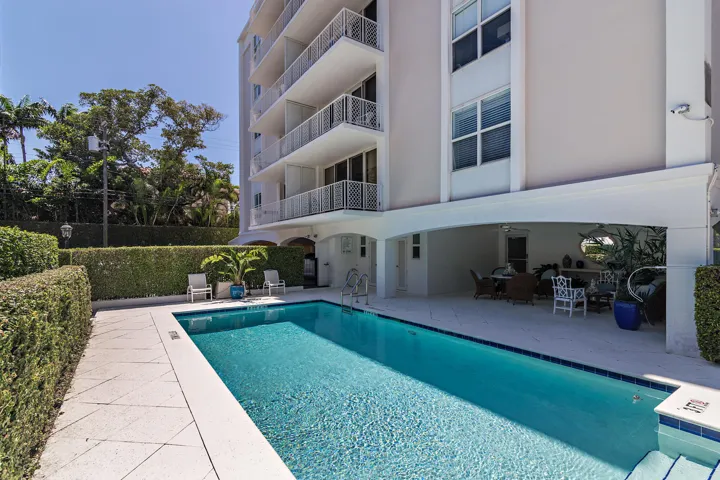 Island House Pool