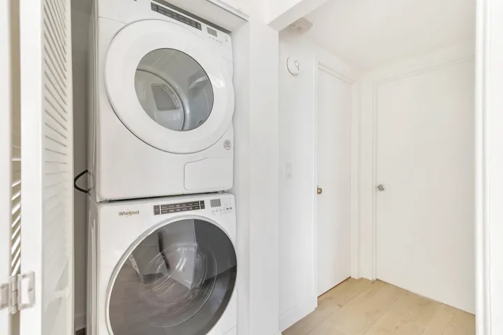 354 Chilean Ave 6C Full Size Washer and
