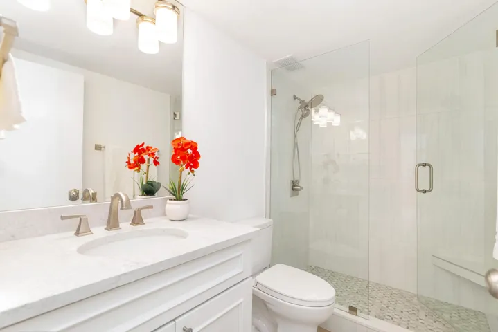 354 Chilean Ave 6C Guest Bath