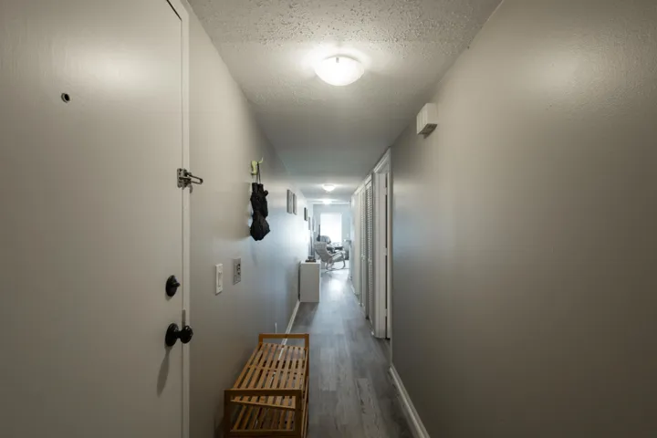 06-Hall