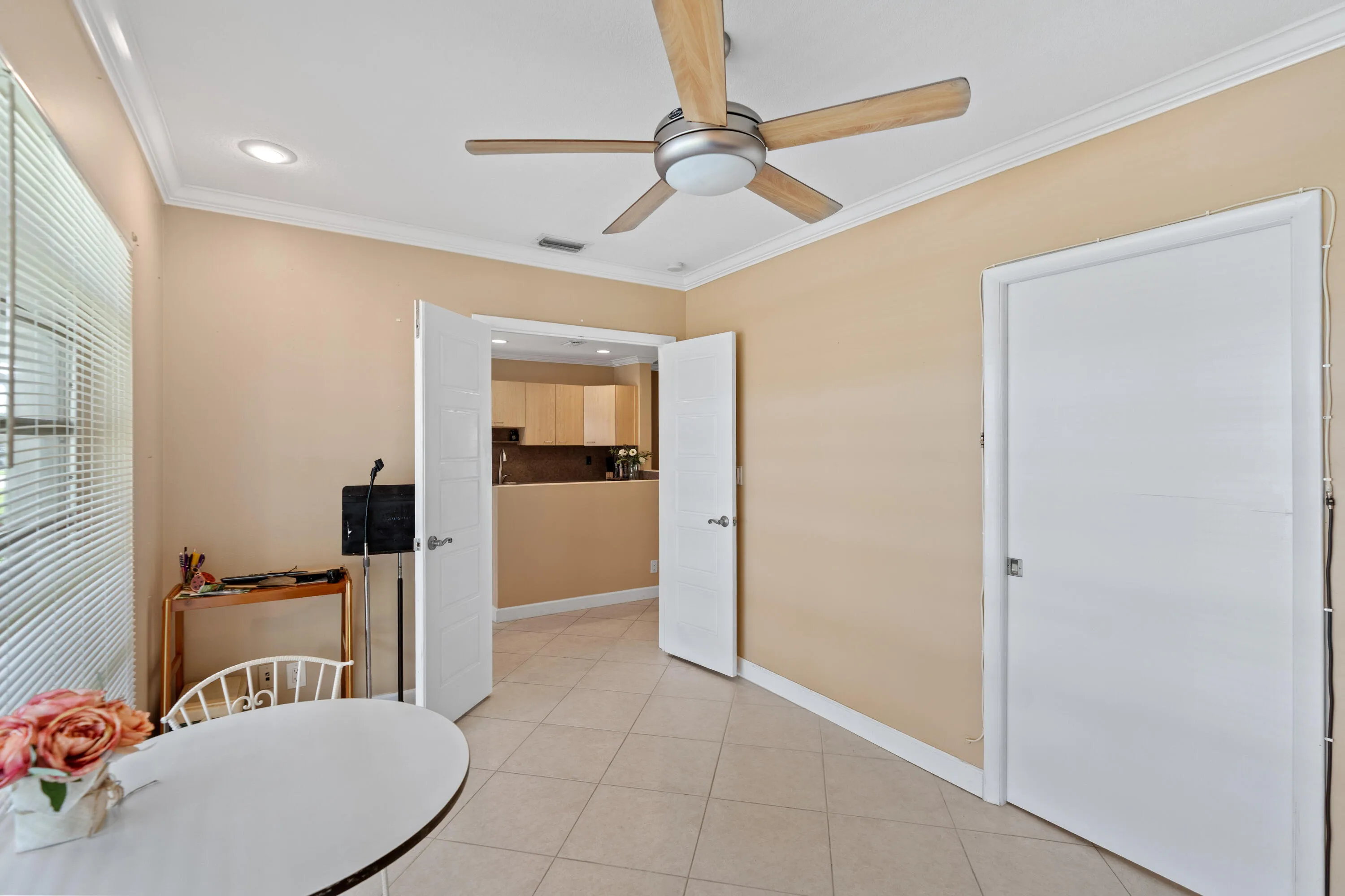 Spare bedroom, office or den