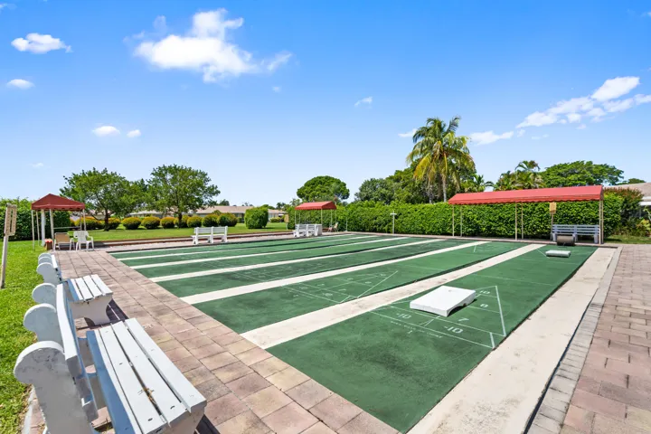 Shuffle board court