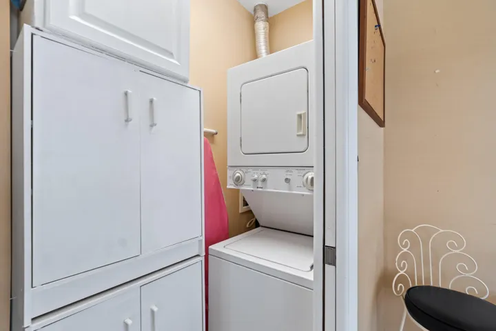 Stackable washer / dryer