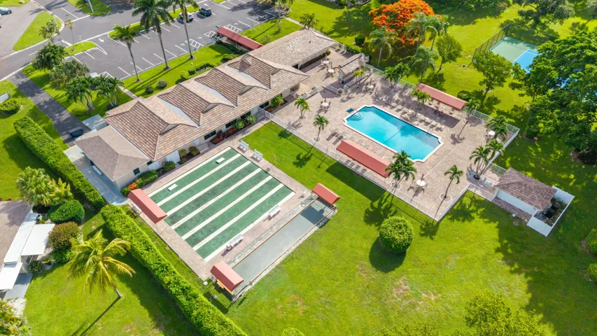 Ariel view of community clubhouse and amenities