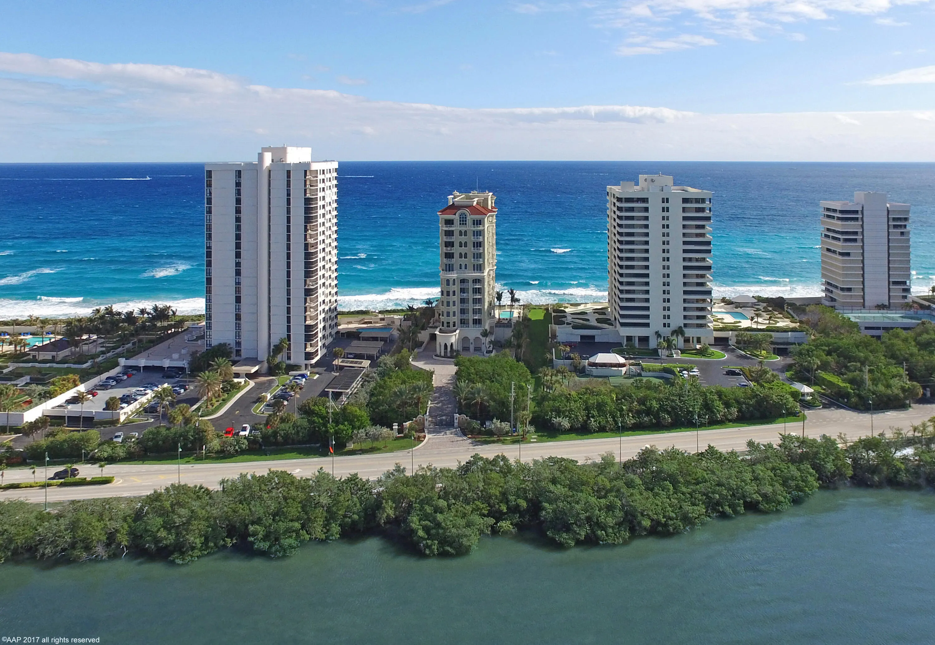 One Singer Island aerial b 2017 AAP