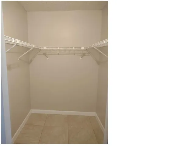 Large Walkin Closet