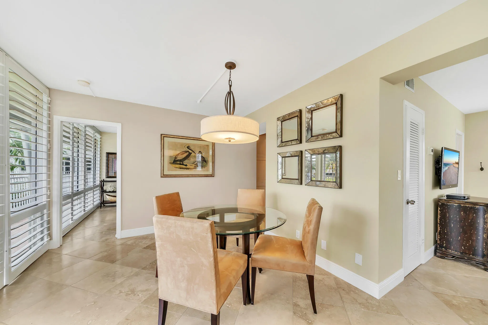 8 Dining Area