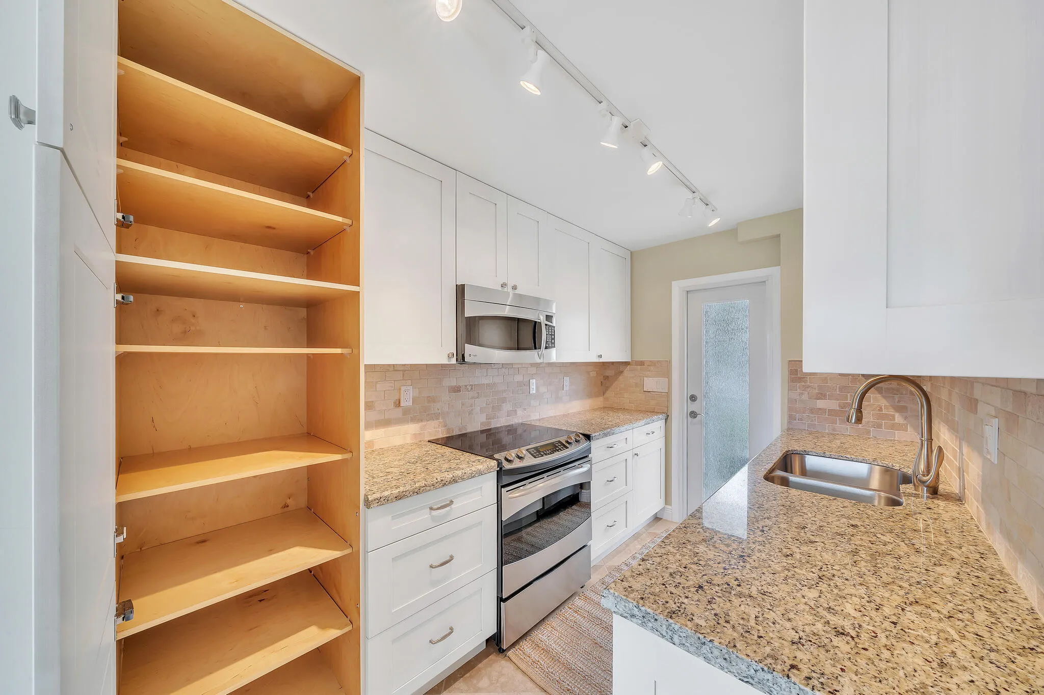 17 Kitchen (3)