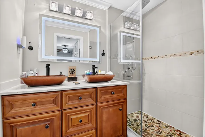 26-web-or-mls-DSC_2015 6901 main bath 26