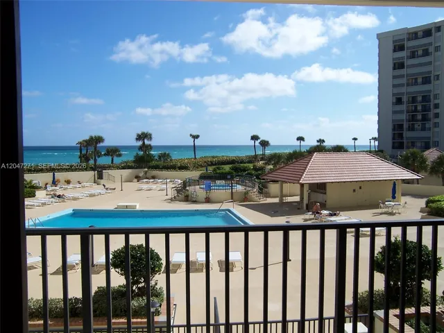 Pool & Ocean View