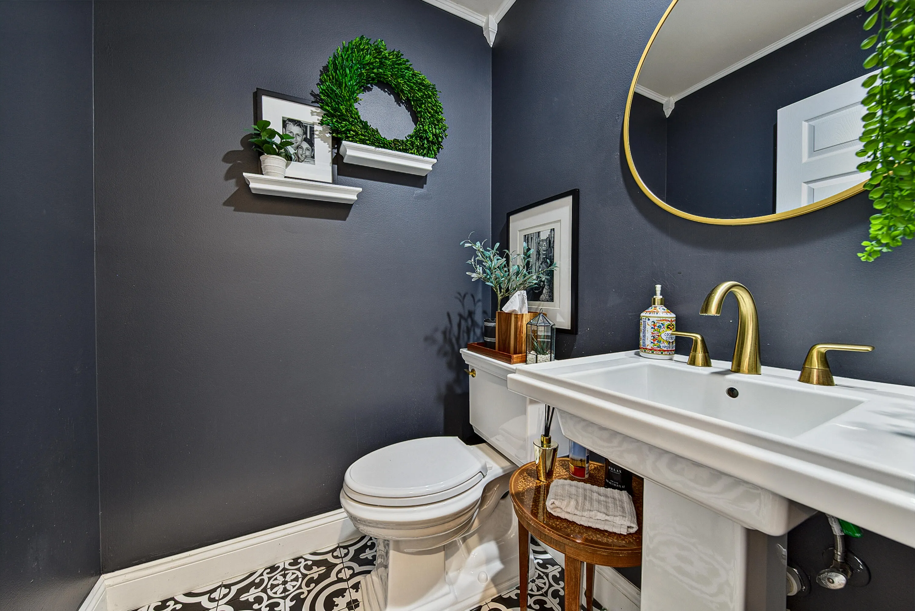 1/2 Bathroom