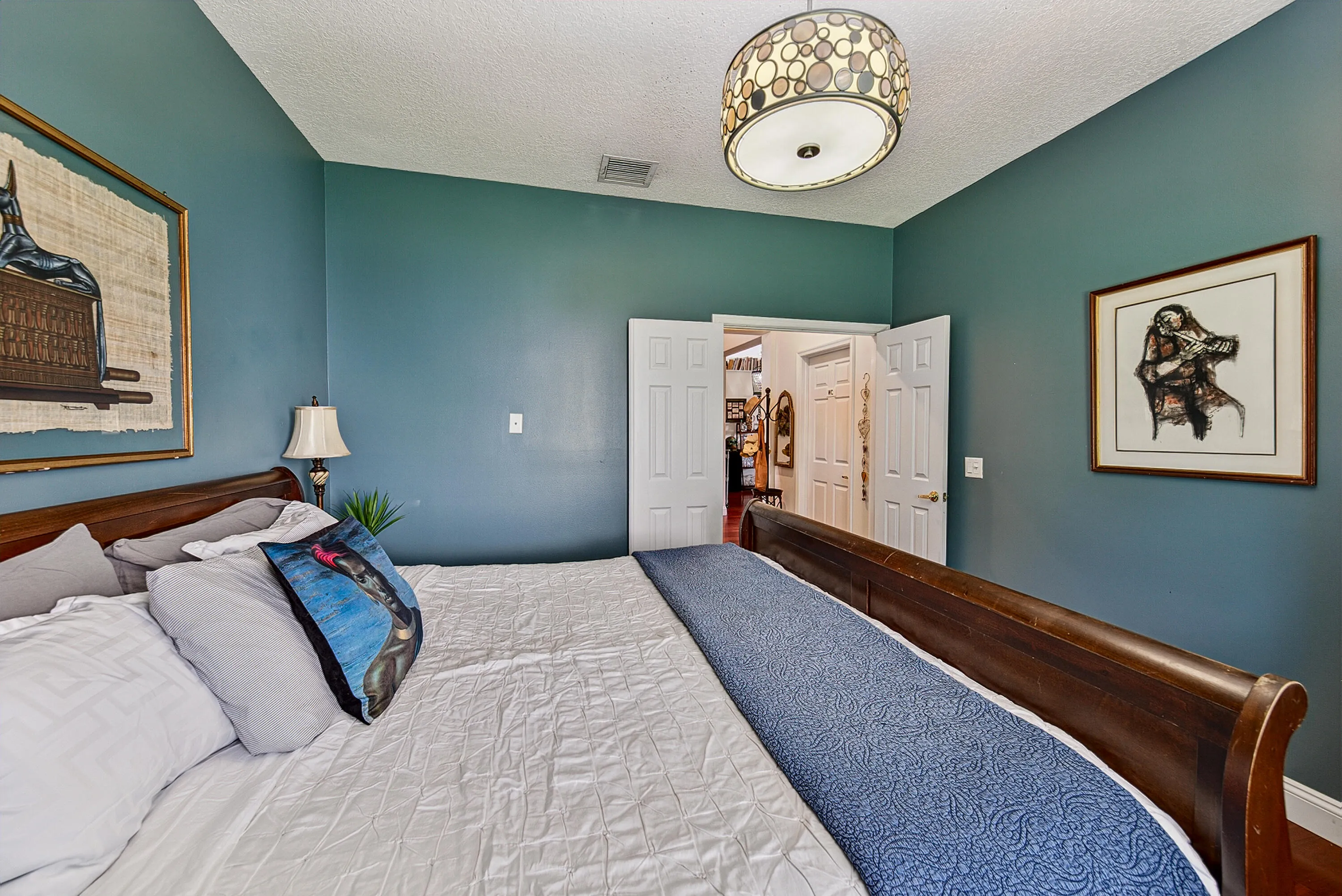 Can be a guest/office/play room