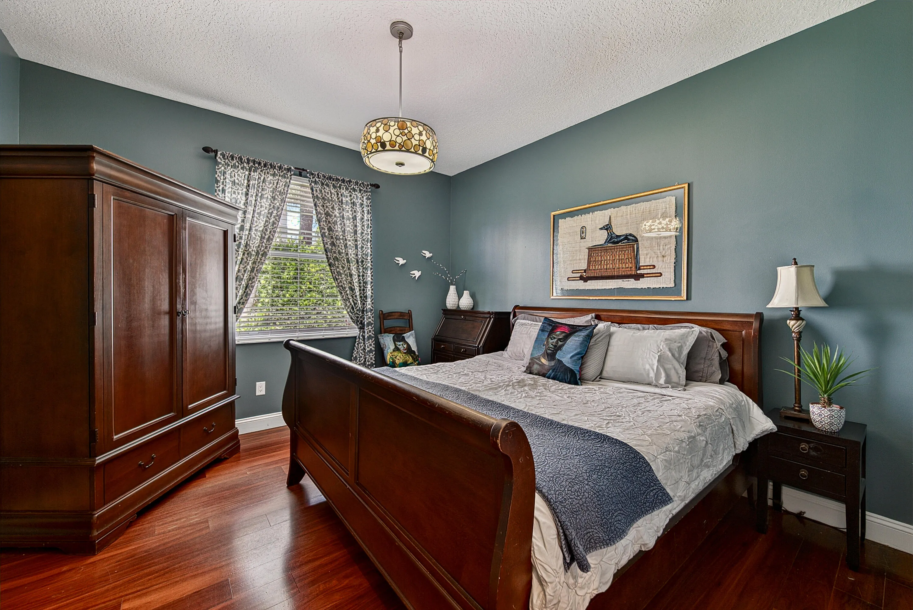 Can be a guest/ office/play room