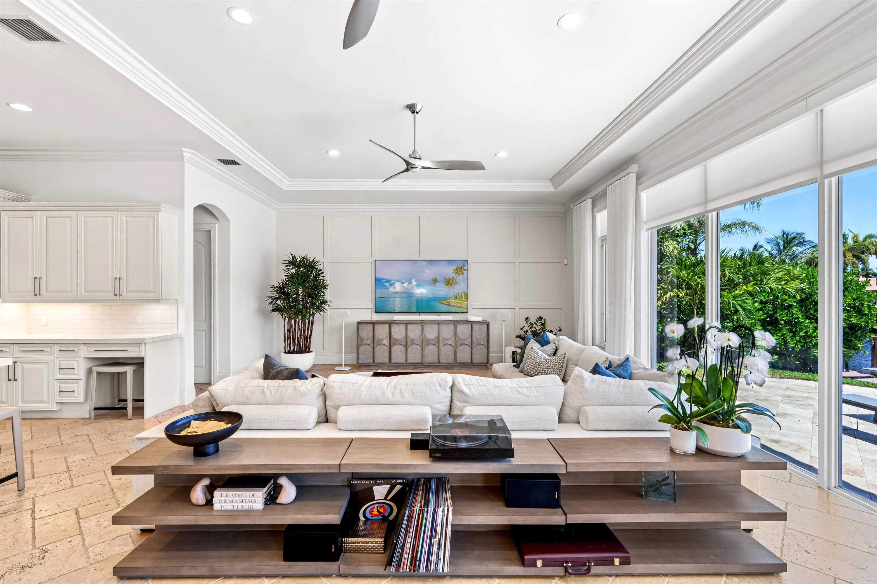 FAMILY_ROOM_STRAIGHT