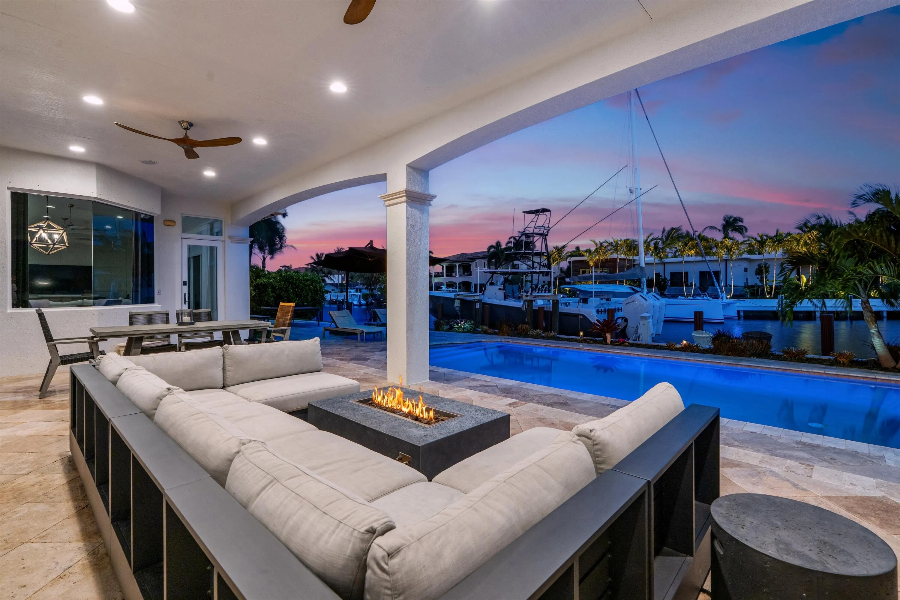 LOGGIA_ANGLE_SUNSET