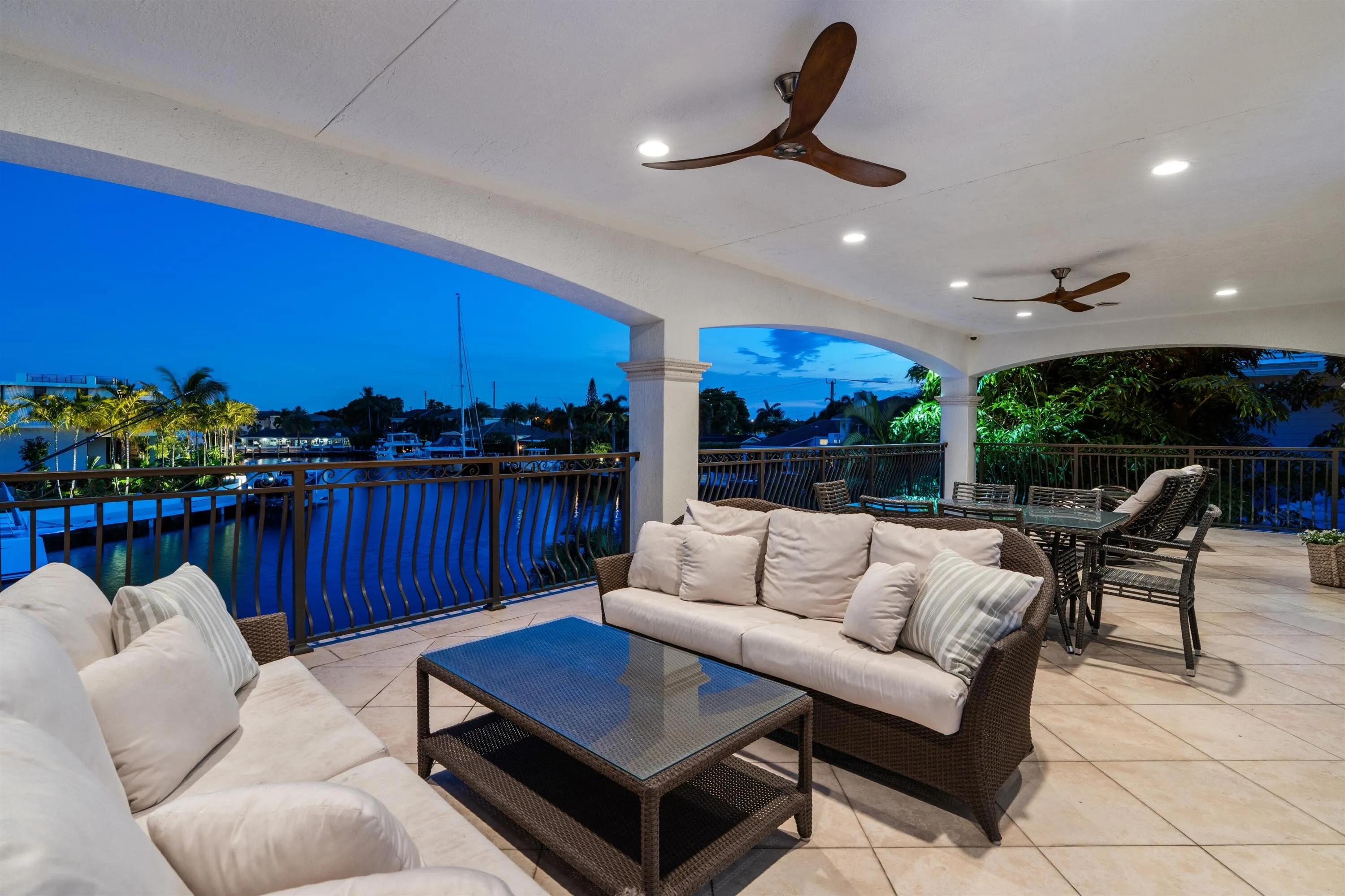 BALCONY_SEATING_ANGLE_RIGHT_SUNSET