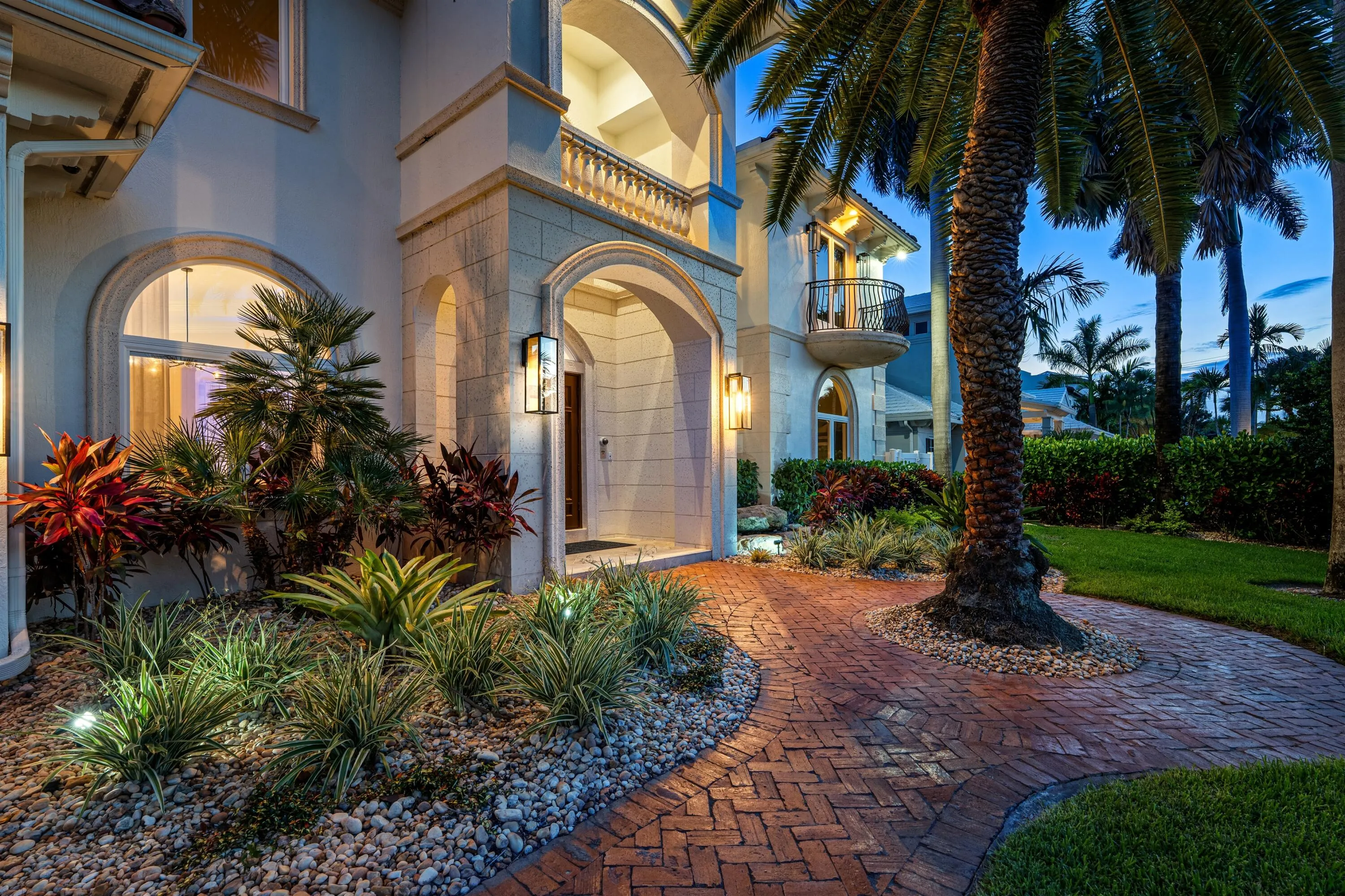 ENTRANCE_WALKWAY_SUNSET