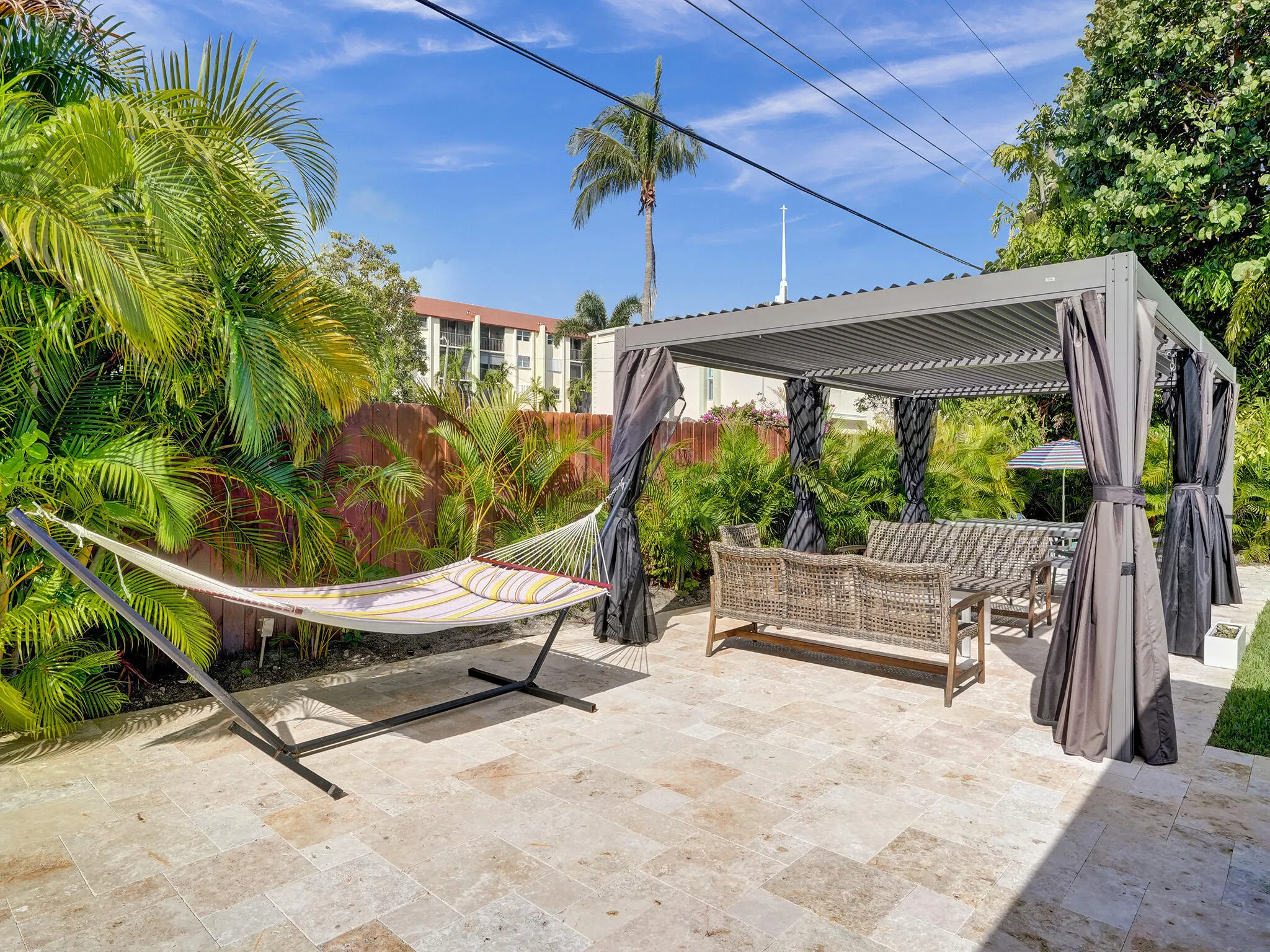 Oversized Pool Lounge Pergola