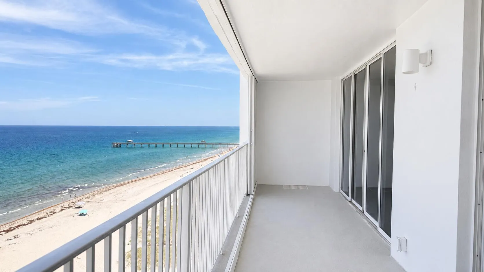 Beautiful SOUTHERN view from you spacious baclony