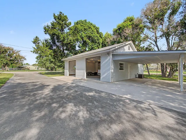 Garage 1 Boat/RV/Carport