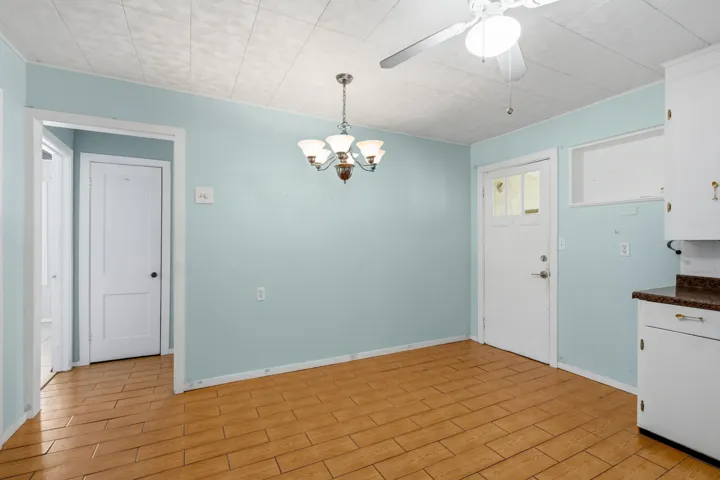Dining area - Left side kitchen