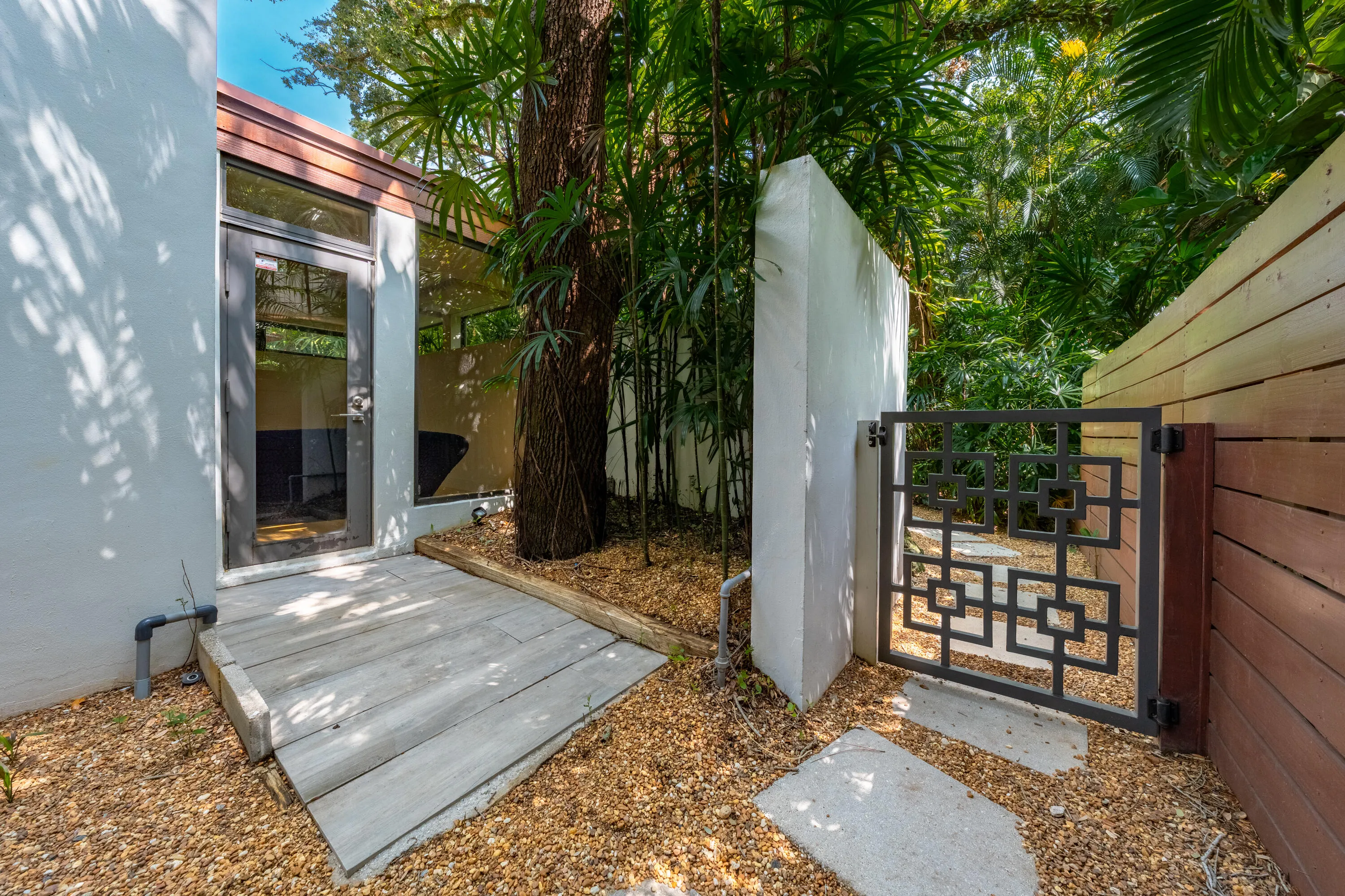 SIDE ENTRANCE