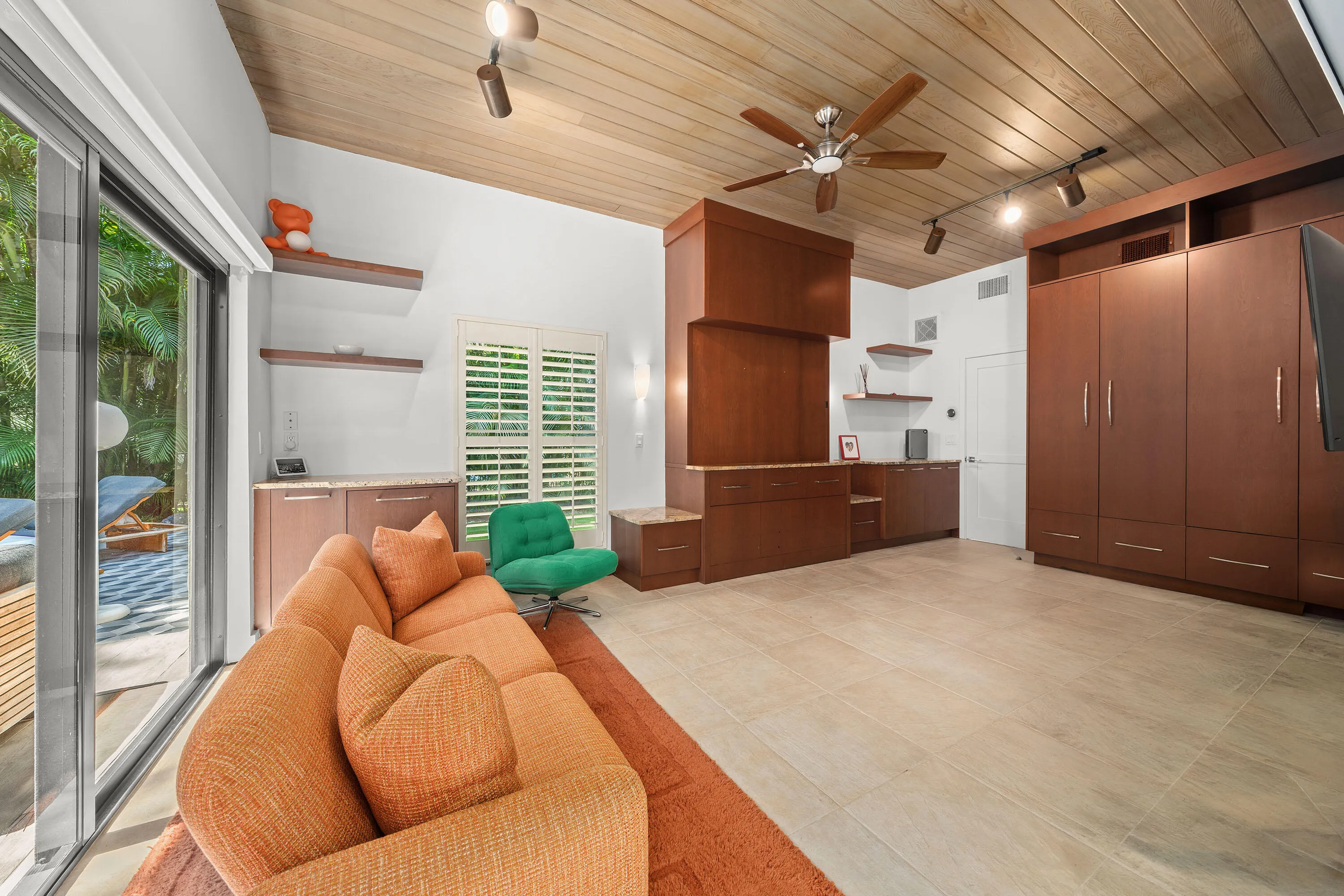 GUEST HOUSE
